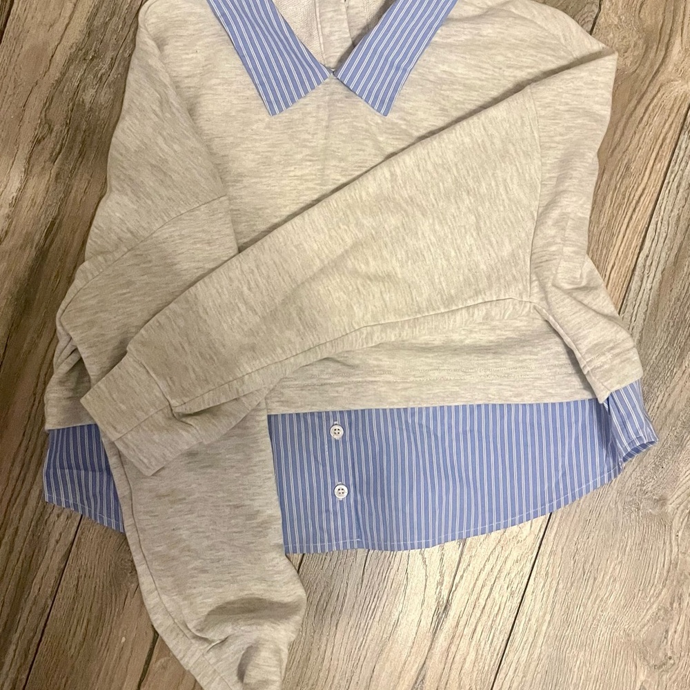ILLA ILLA Gray Sweatshirt with Blue Striped Shirt Collar Detail